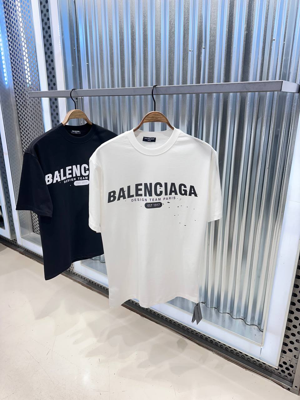 Balenciaga OVERSIZE Front-Print with Dots Herren T-Shirt Schwarz