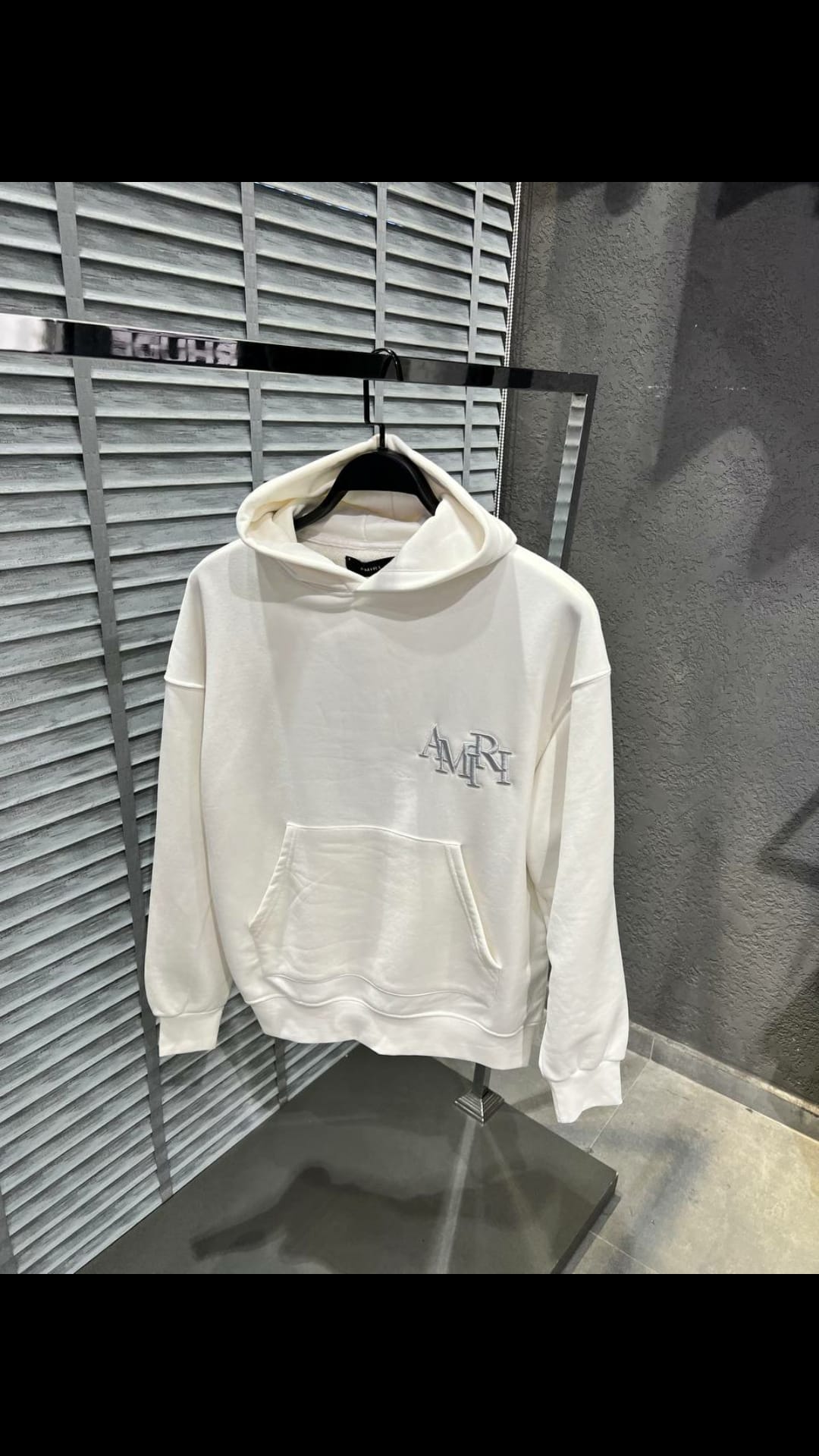 Amiri Front and Back Logo Stitching Hoodie Weiß