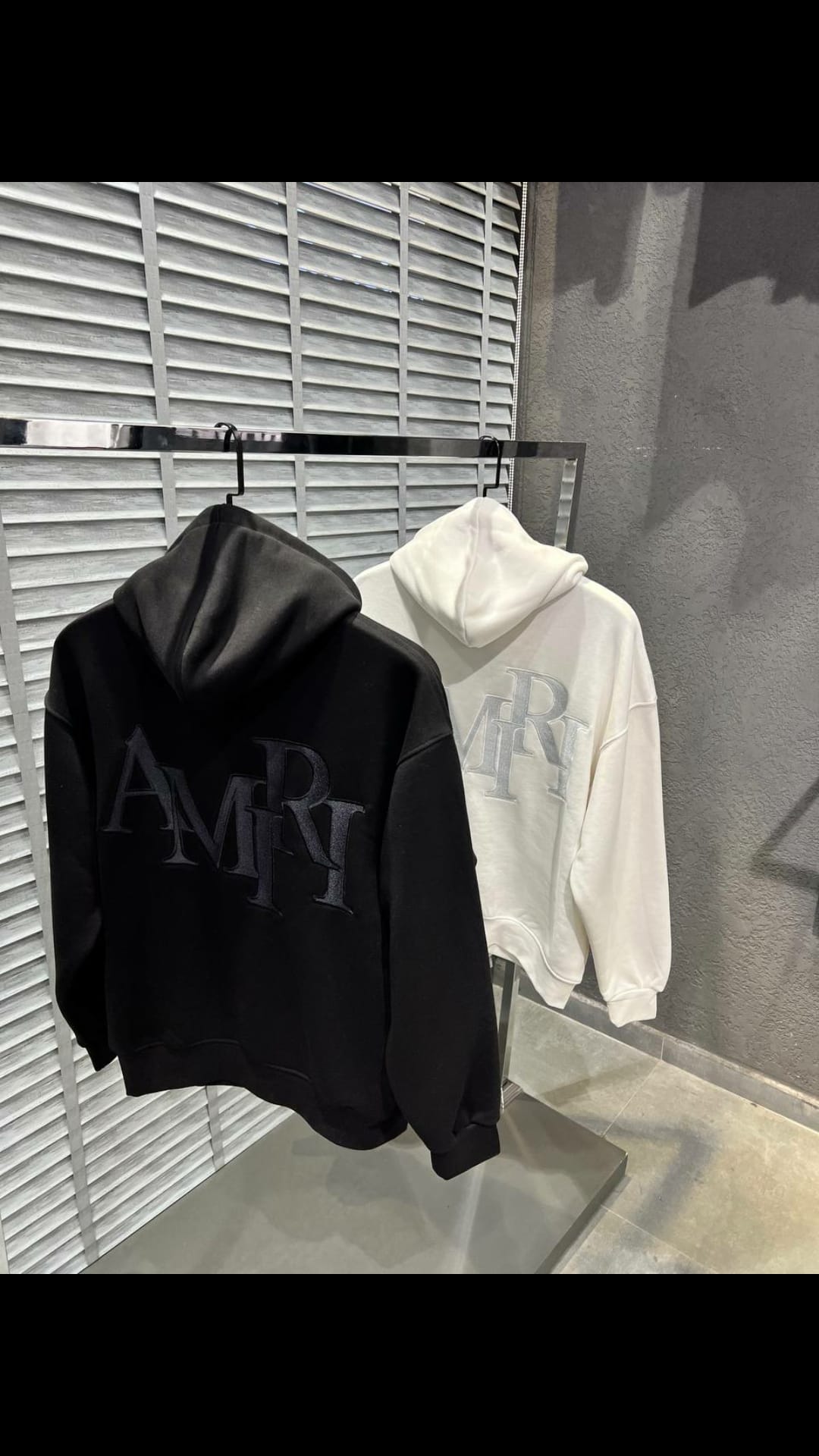 Amiri Front and Back Logo Stitching Hoodie Schwarz Herren