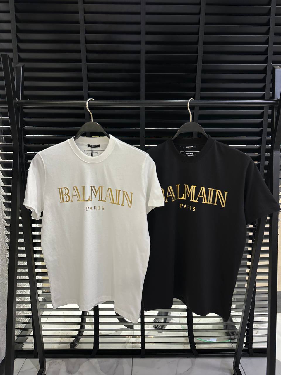 Balmain Gold Logo-Print Herren T-Shirt Weiß